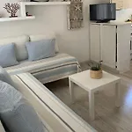 A 25 Metros Del Mar